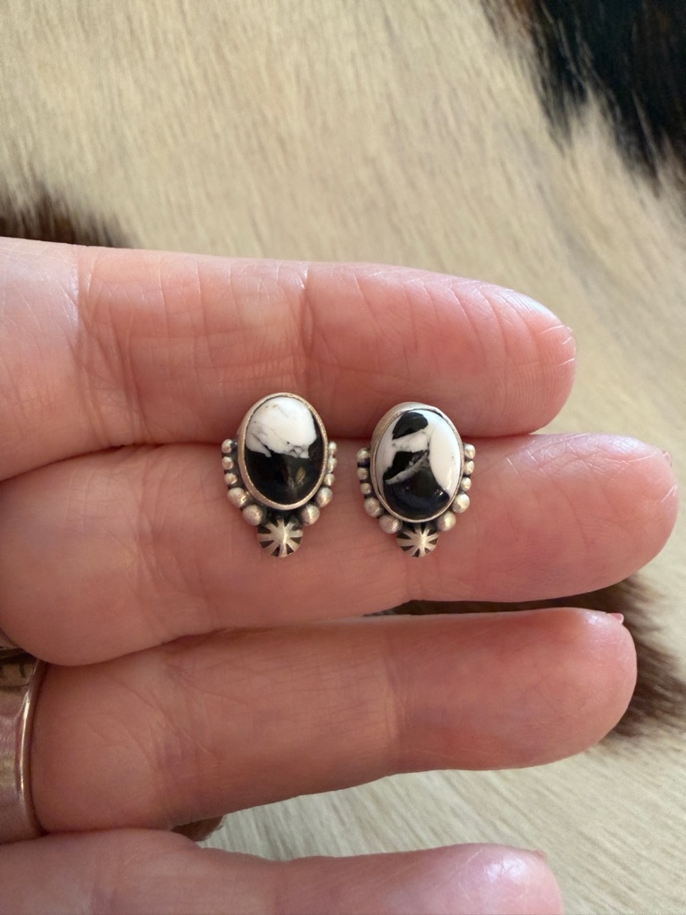 ❤️ White Buffalo Round Stud Earrings Matte Sterling 925 Navajo Style Southwest - Picture 4 of 11